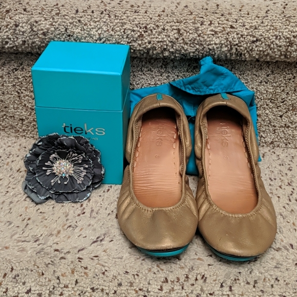 Tieks Shoes - Tieks inn Gold great condition size 8